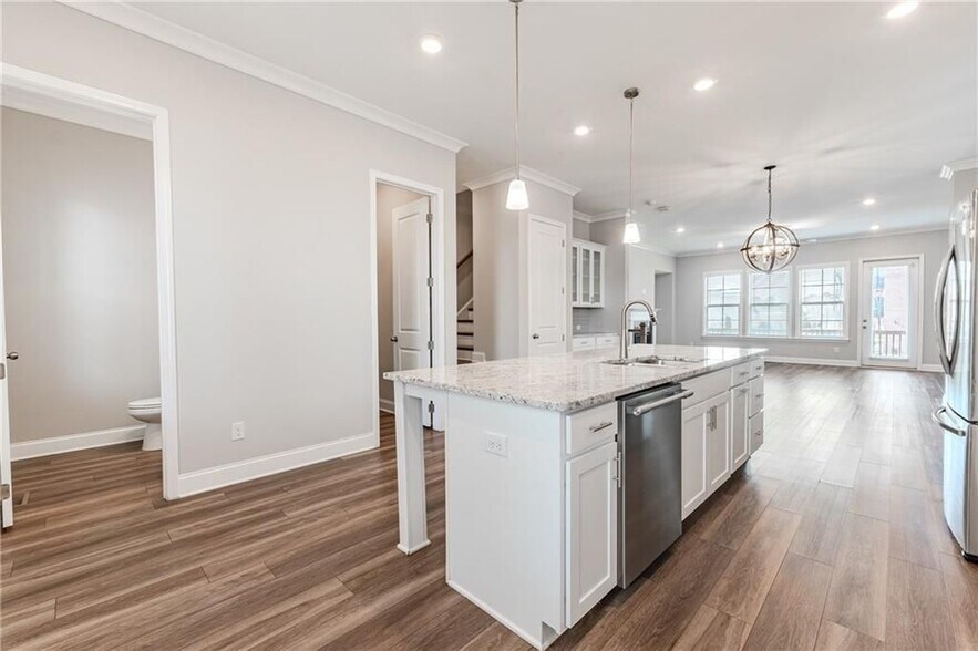 Building Photo - 5051 Pinckney Ln