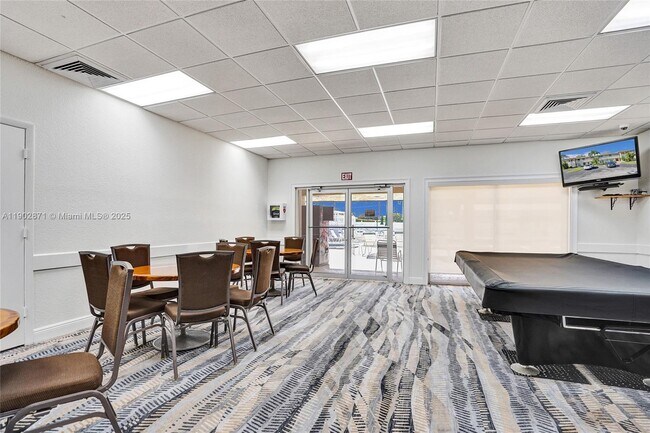 Building Photo - 1450 NW 18th Ave