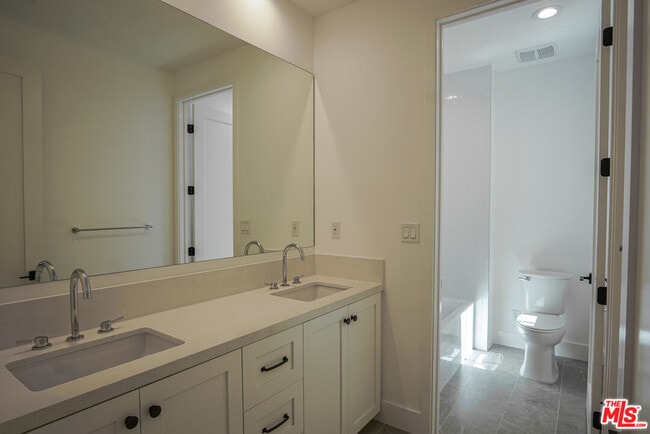 Building Photo - 1651 S Hayworth Ave