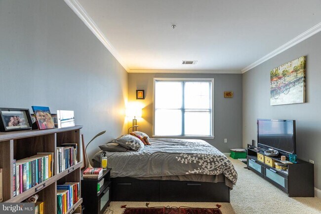 Building Photo - 200 W Elm St