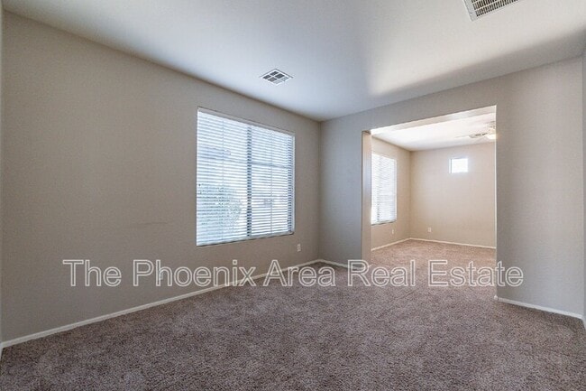 Building Photo - 2741 E Yellowstone Pl