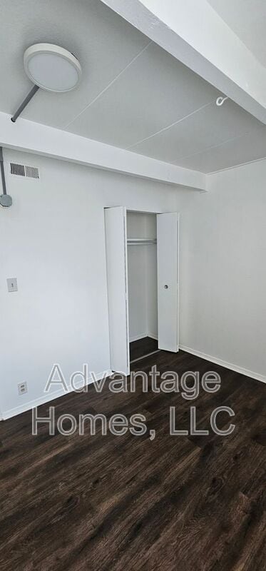 Building Photo - 938 N 71 St