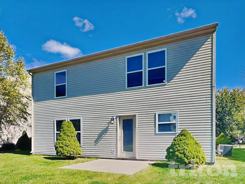 Building Photo - 5632 N Jefferson Dr