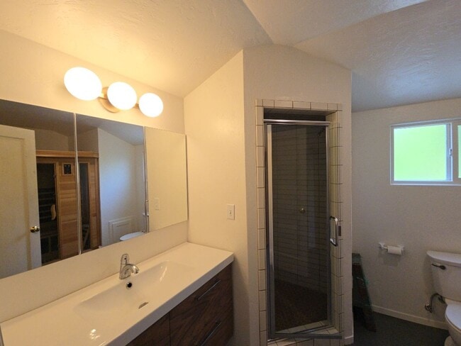 Building Photo - 3BD/2BA Eureka home is close to Sequoia Park, boasts infrared sauna!