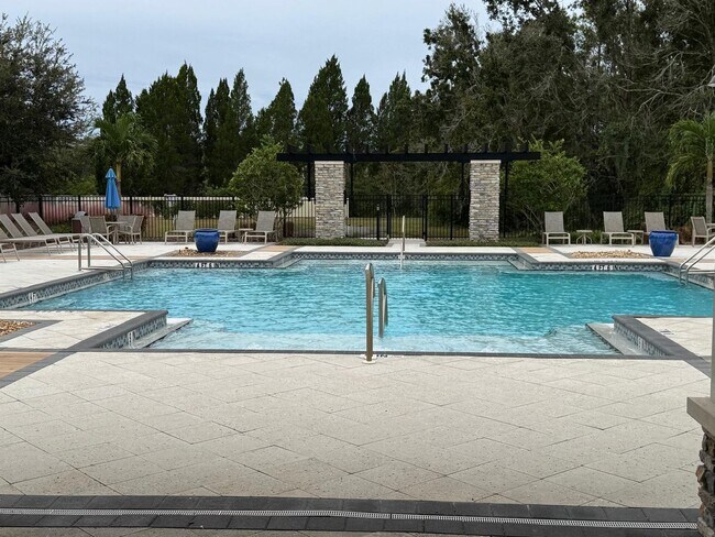 Building Photo - Beautifully maintained 3-bedroom, 2.5-bath townhome