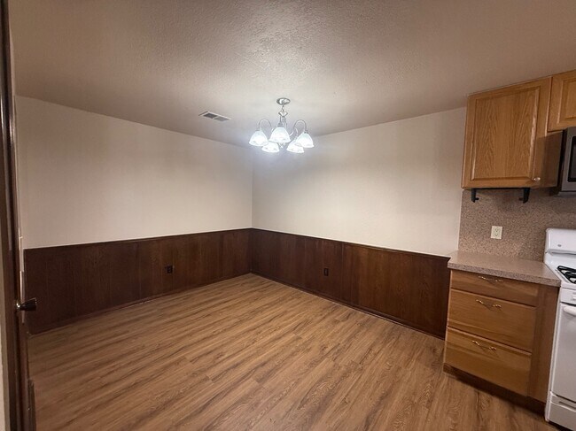 Building Photo - 1015 Swan Lake Ct