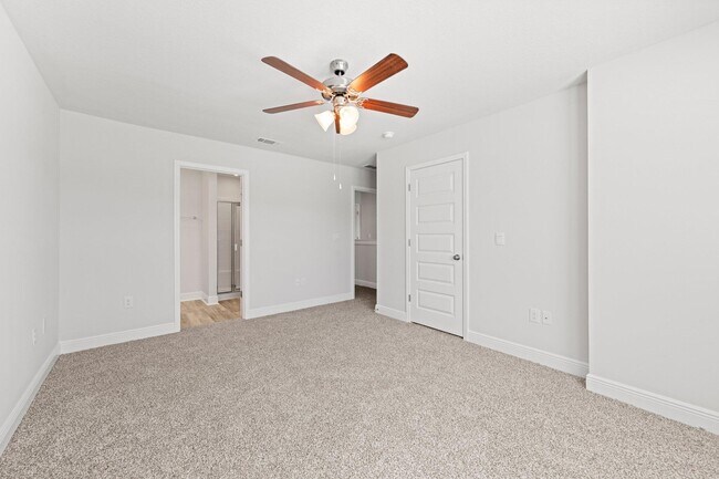 Building Photo - 1027 McLaren Cir