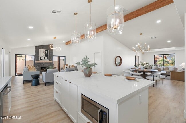 Building Photo - 1643 W Griswold Rd