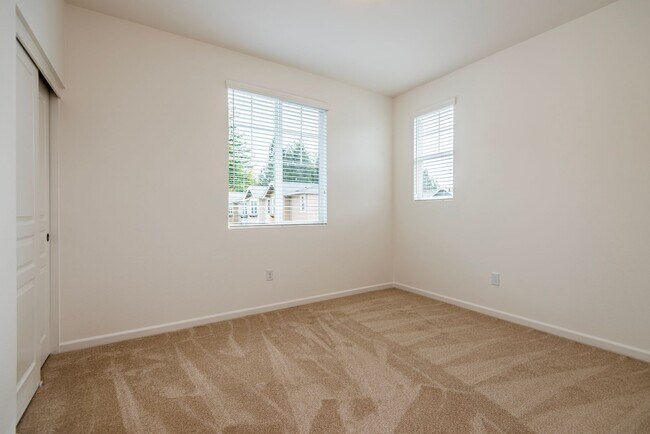 Building Photo - Modern 4BR Townhome w/ Solar, Tesla Powerwalls & 2-Car Garage