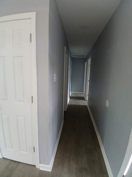 Building Photo - 219 Leon St