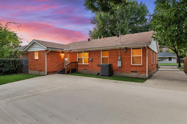Building Photo - 3042 Newcastle Dr
