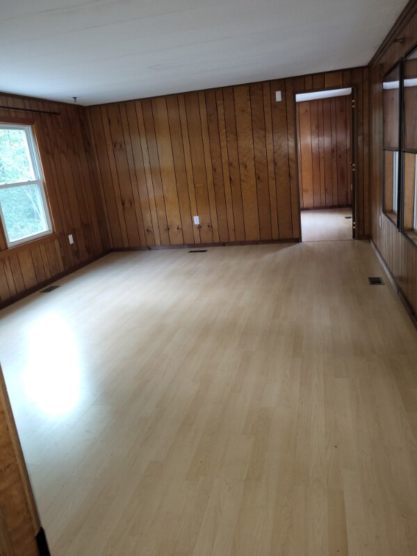 Building Photo - 12 Breton Ln