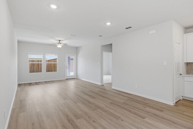 Building Photo - 501 Green Gables Dr