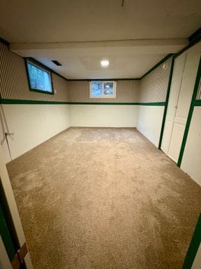 Building Photo - Treat Yourself to this Large Queen Anne Home!