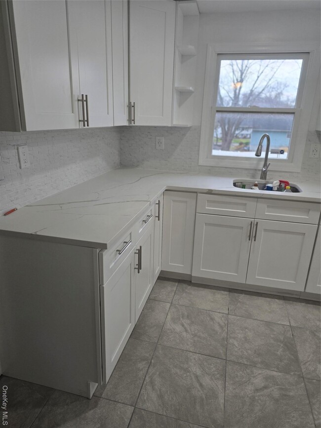 Building Photo - 21 Carriage Dr