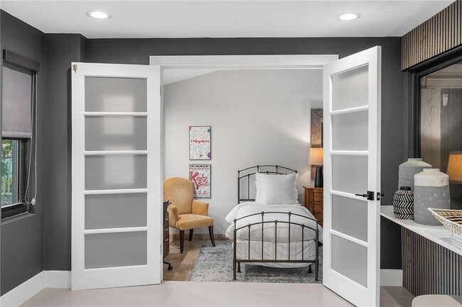 Building Photo - 425 NE 25th St