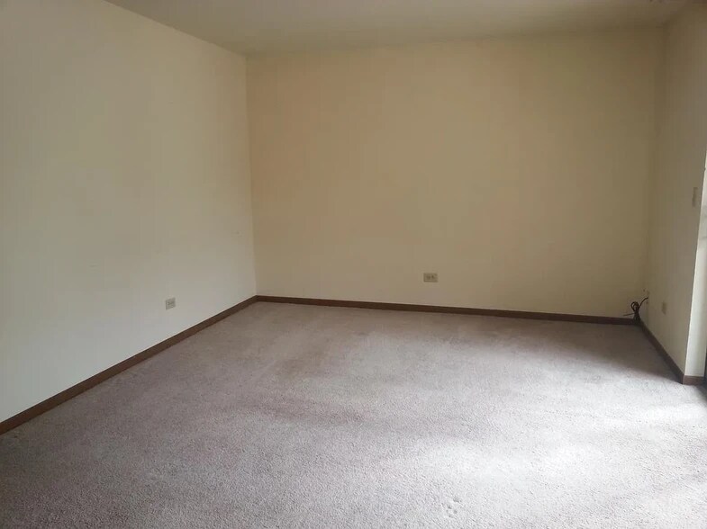 Living/Family Room - 2268 Abbeywood Dr