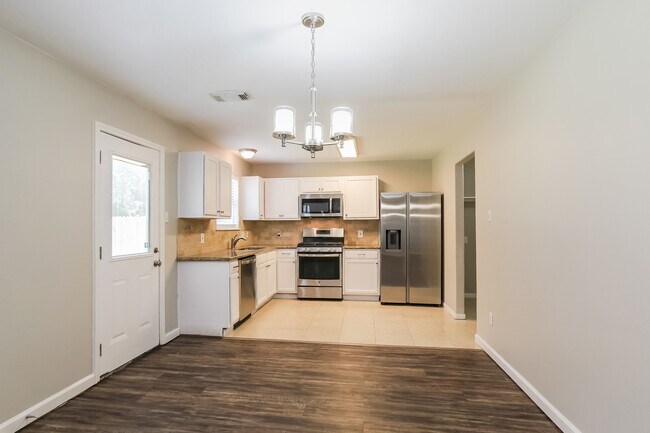 Building Photo - 1910 Emerald Pathway Dr