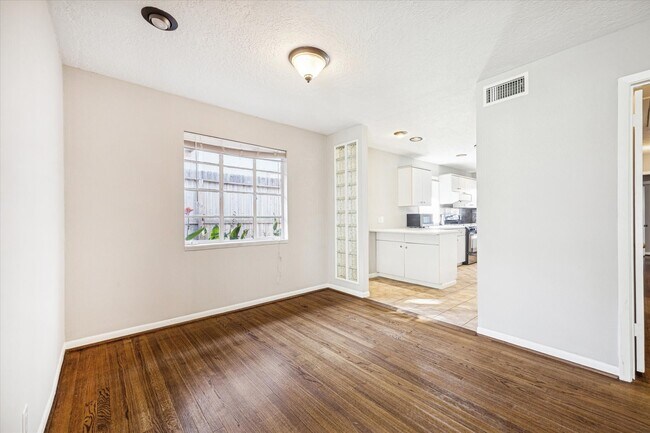 Building Photo - 2712 W Holcombe Blvd