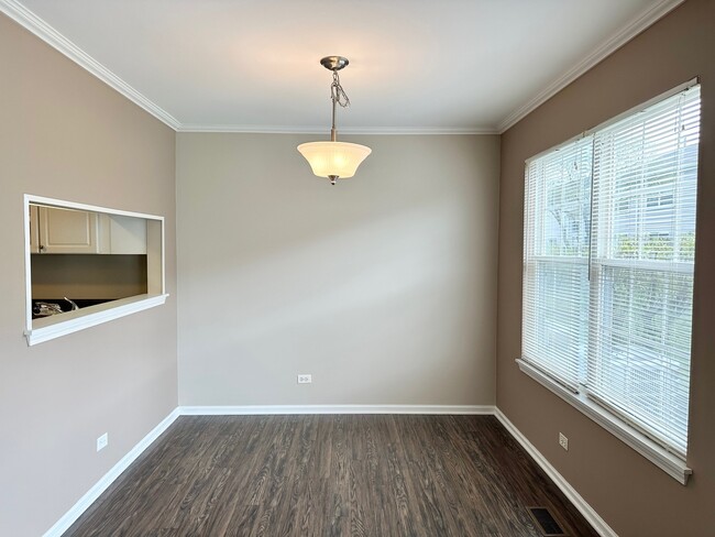 Building Photo - 693 Savannah Ln