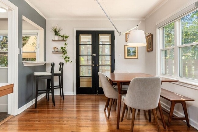 Building Photo - Spacious 4BR Home with Finished Lower Level & Fenced Yard in Upper Arlington