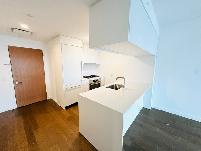 Building Photo - 99 Hudson St