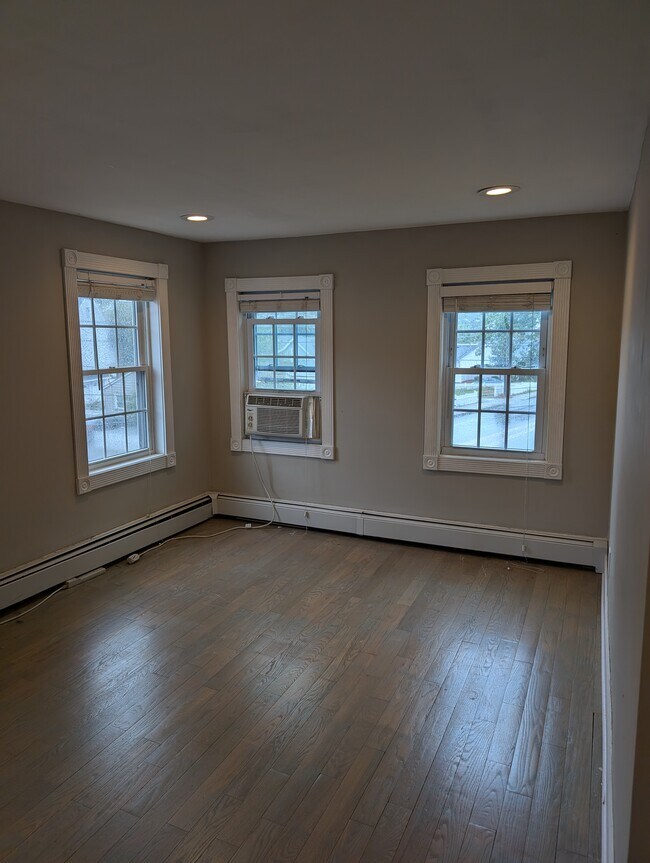 Building Photo - 121 Franklin St