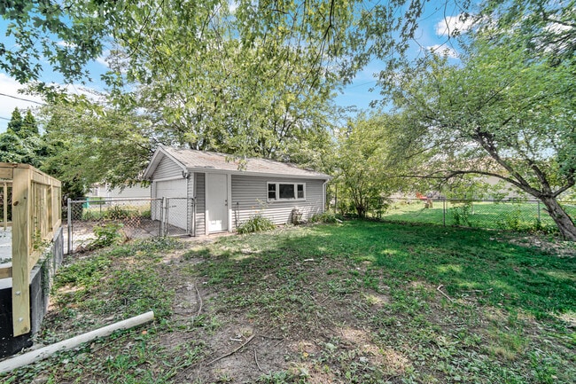 Building Photo - 8011 Monaldi Dr