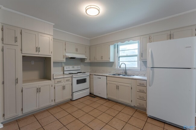 Building Photo - 1018 5th Ave SW