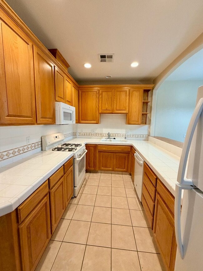 Building Photo - 147 Apple Ln