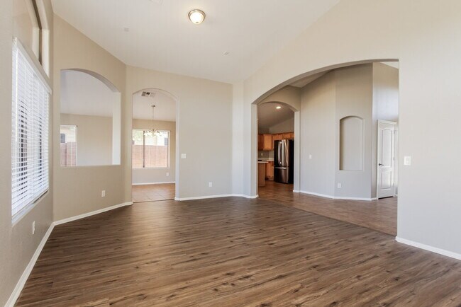 Building Photo - 4640 W Magdalena Ln