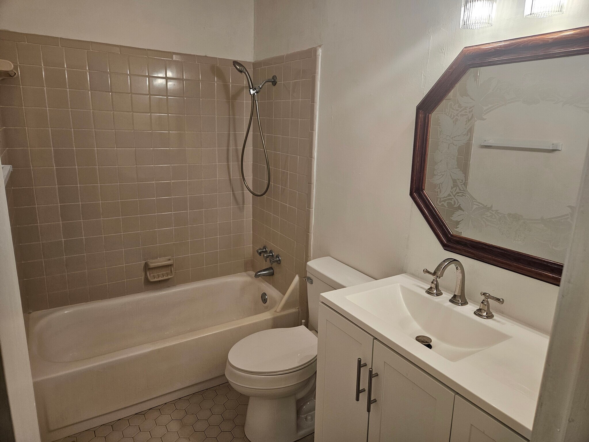 Building Photo - 4602 Norwich Rd