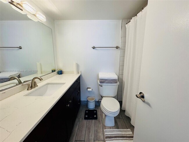 Building Photo - 18031 Biscayne Blvd
