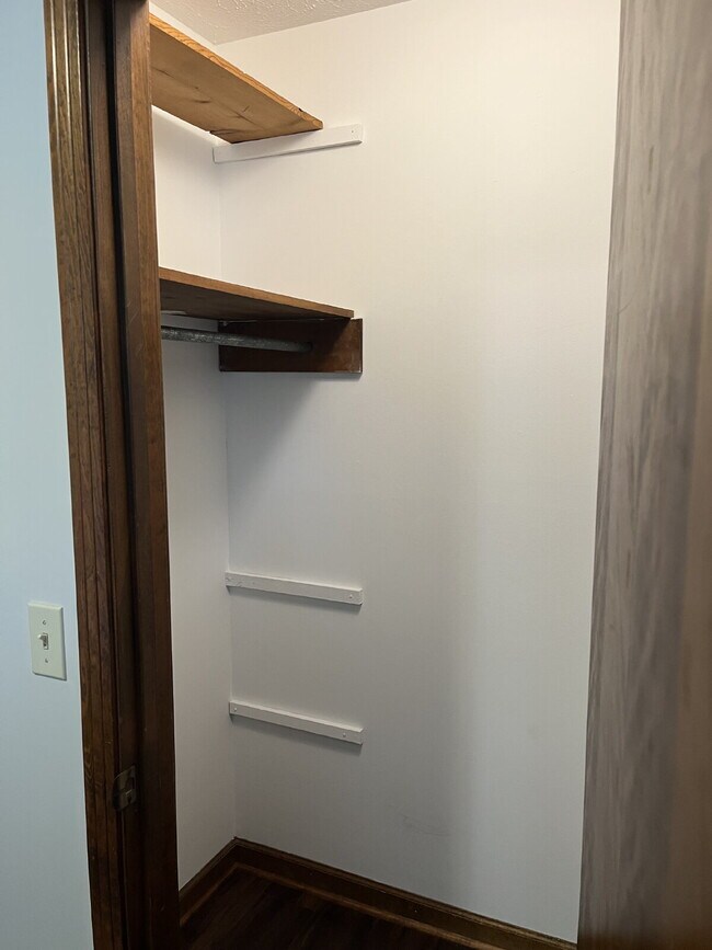 Building Photo - "Charming 3-Bedroom Retreat in Nashville – Spacious 1,149 Sq Ft with 1.5 Baths!"