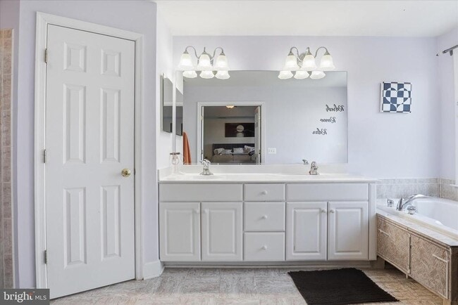 Building Photo - 9285 Laurel Ridge Crossing Rd