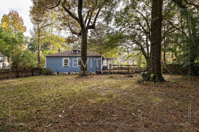 Building Photo - Updated 2 Bed 1 Bath Cottage in Established Neighborhood!