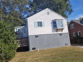 Building Photo - LARCHMONT