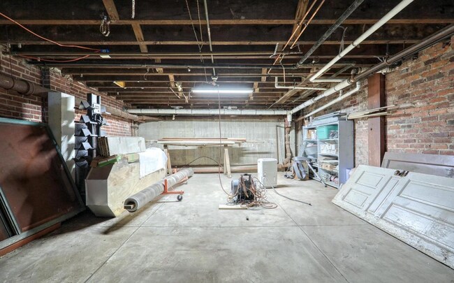 Building Photo - 23-25 E King St