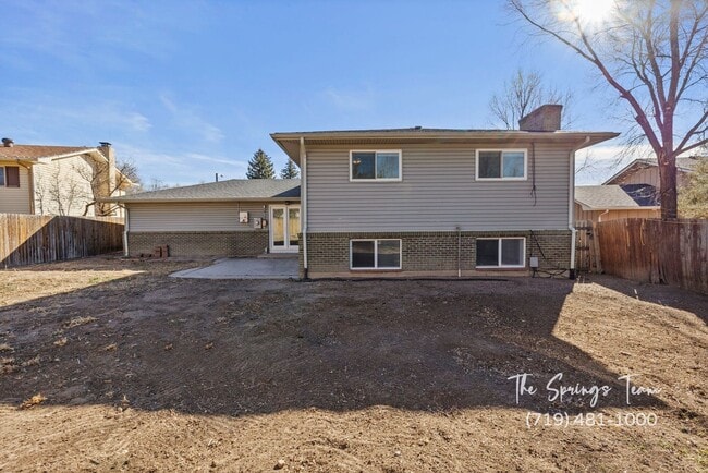 Building Photo - CHARMING 5BD/3BA NEAR FT CARSON - Deposit Waiver Available