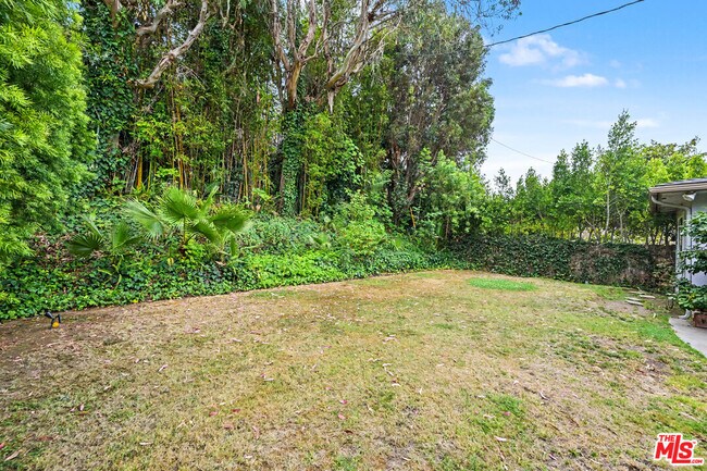 Building Photo - 9512 Duxbury Ln