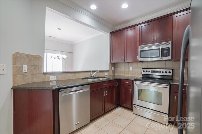 Building Photo - 15418 Jade St