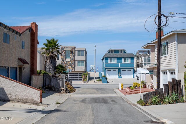 Building Photo - 117 Tujunga Ave