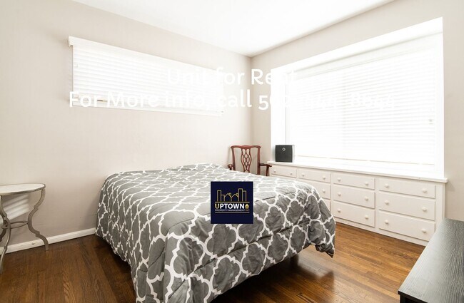 Building Photo - House - 3 Bedrooms / 2 Bathrooms - West Co...