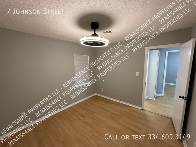 Building Photo - 7 Johnson St