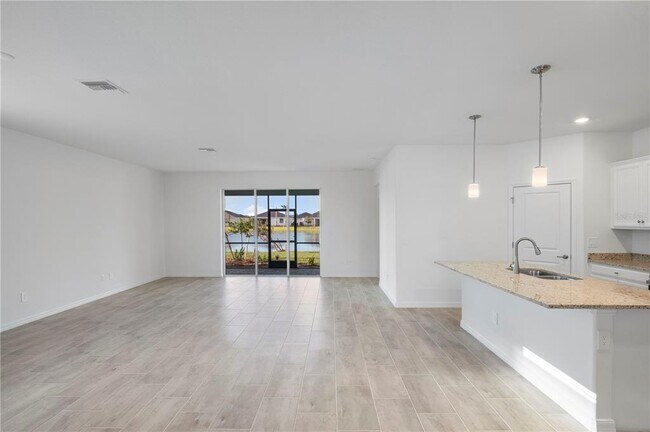 Building Photo - 43521 Treadway Dr