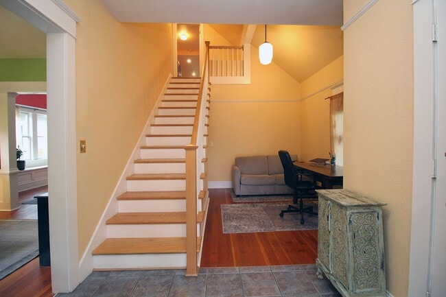 Building Photo - Delightful Remodeled Alberta Arts 3 Bed/2 ...