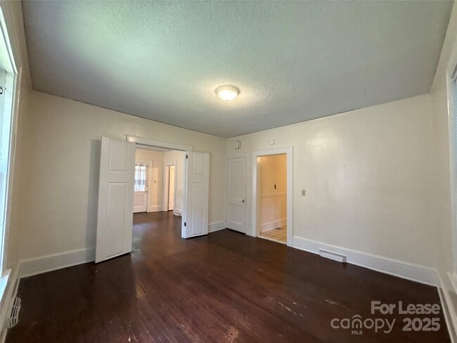 Building Photo - 2214 Floral Ave