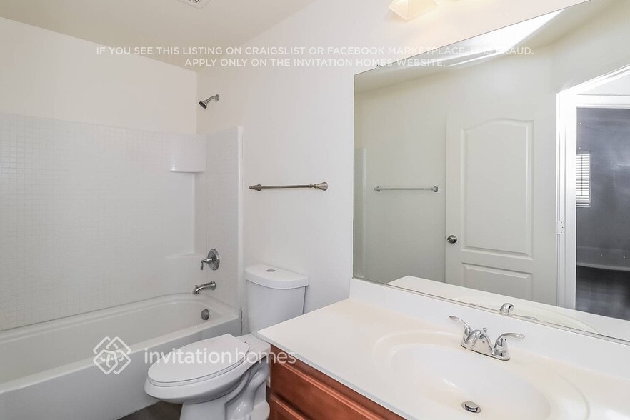 Building Photo - 7261 W Glenn Dr