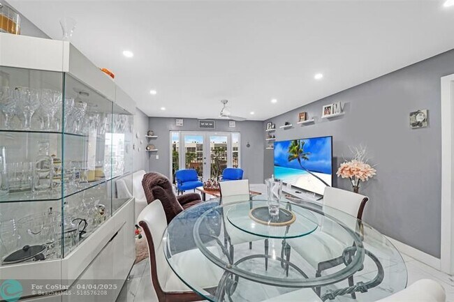 Building Photo - 6650 Royal Palm Blvd