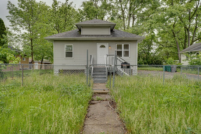 Building Photo - 1108 Magnolia Ave